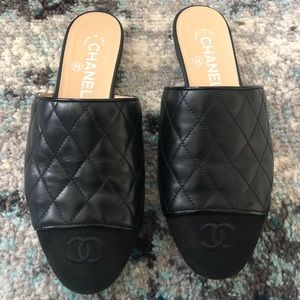 Preowned Chanel mules size 37